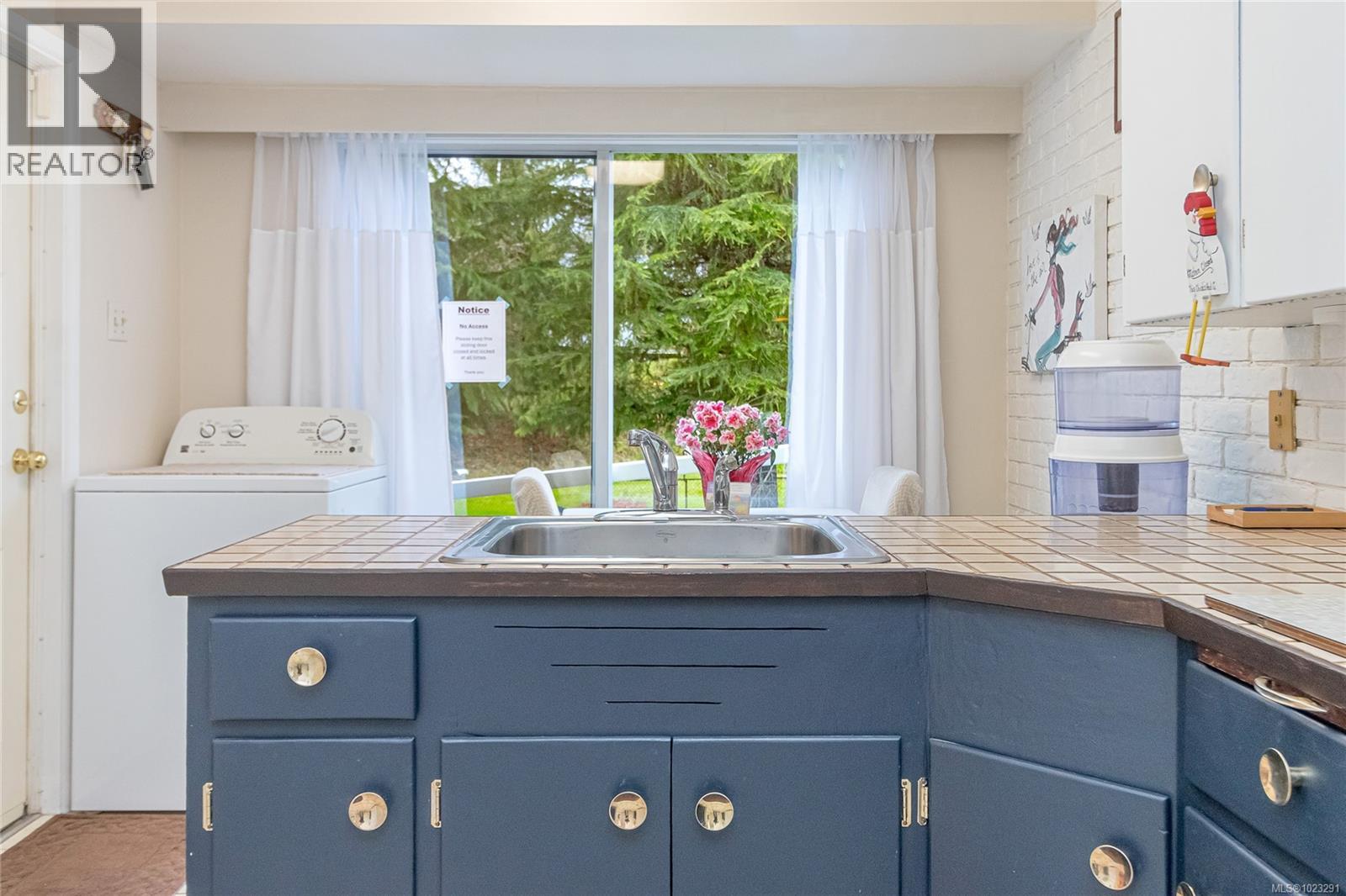 9992 Daniel St, Chemainus