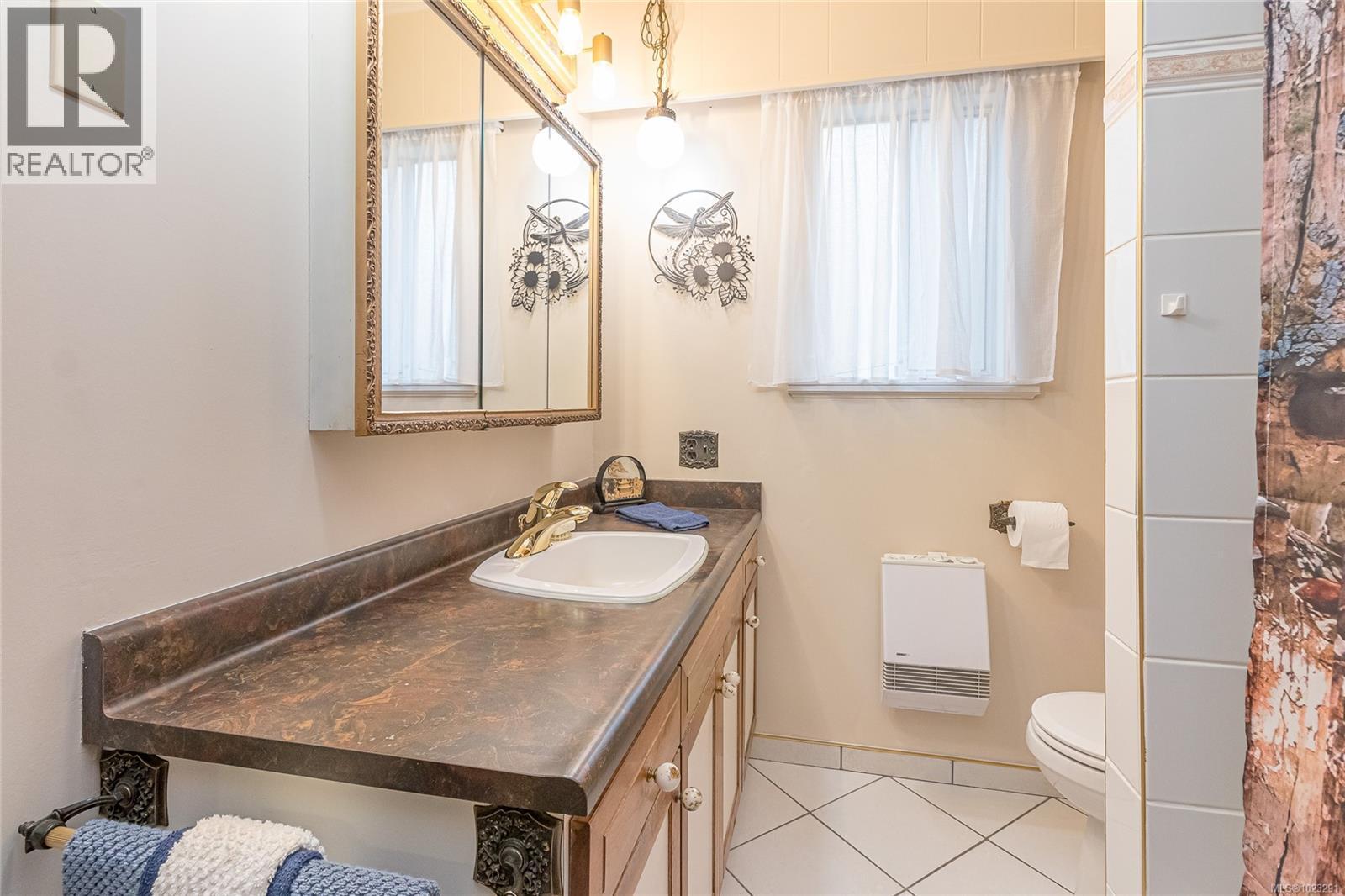 9992 Daniel St, Chemainus