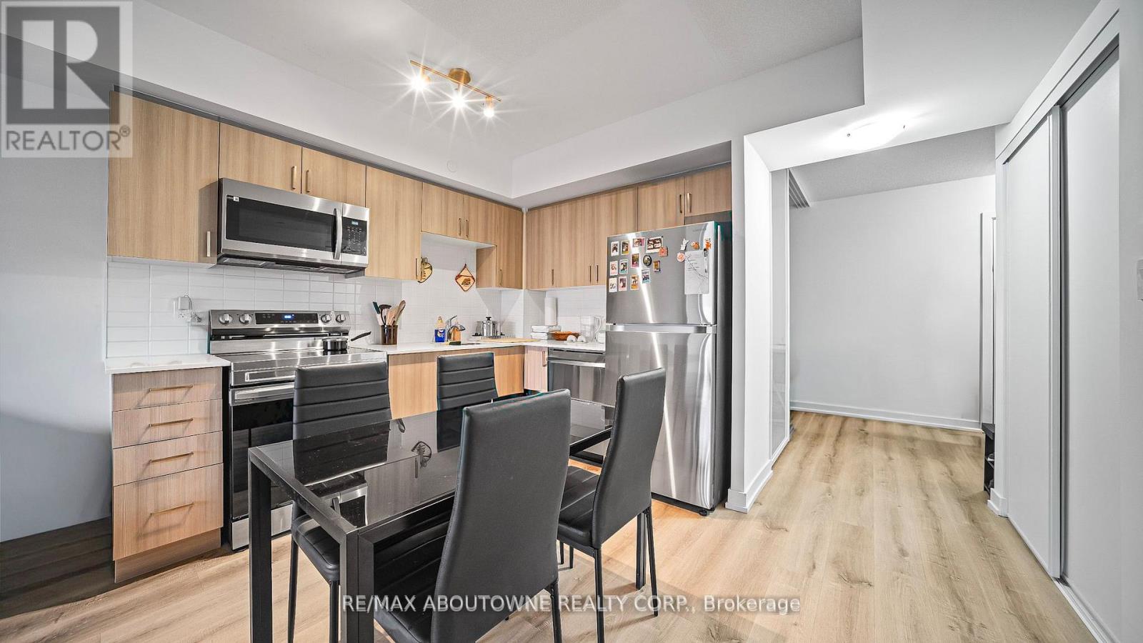 #412 556 MARLEE AVENUE - 10