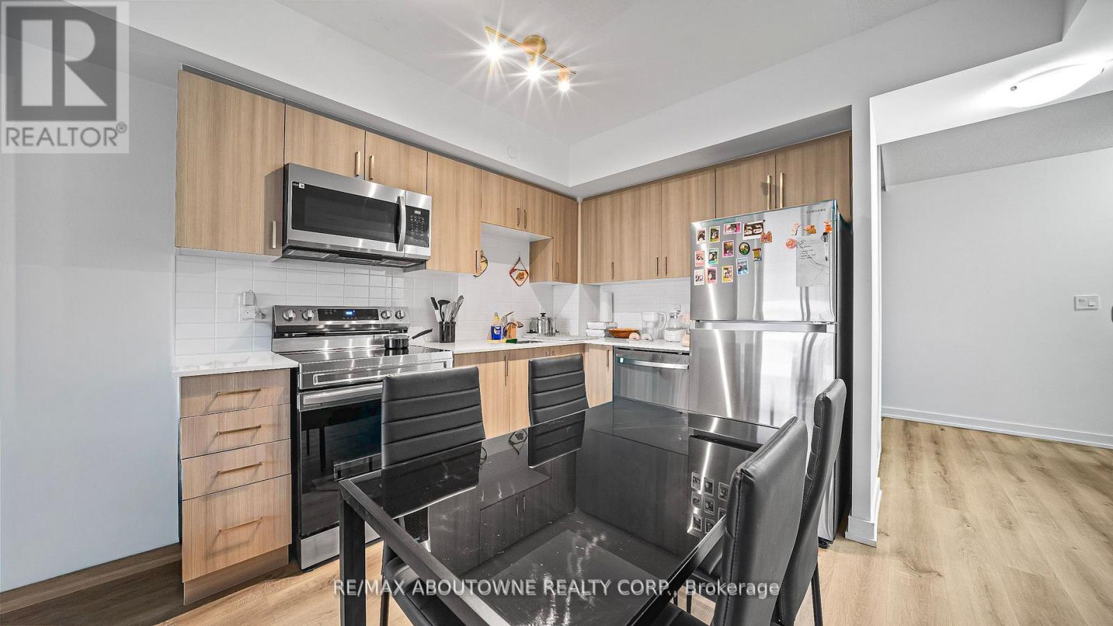#412 556 MARLEE AVENUE - 11