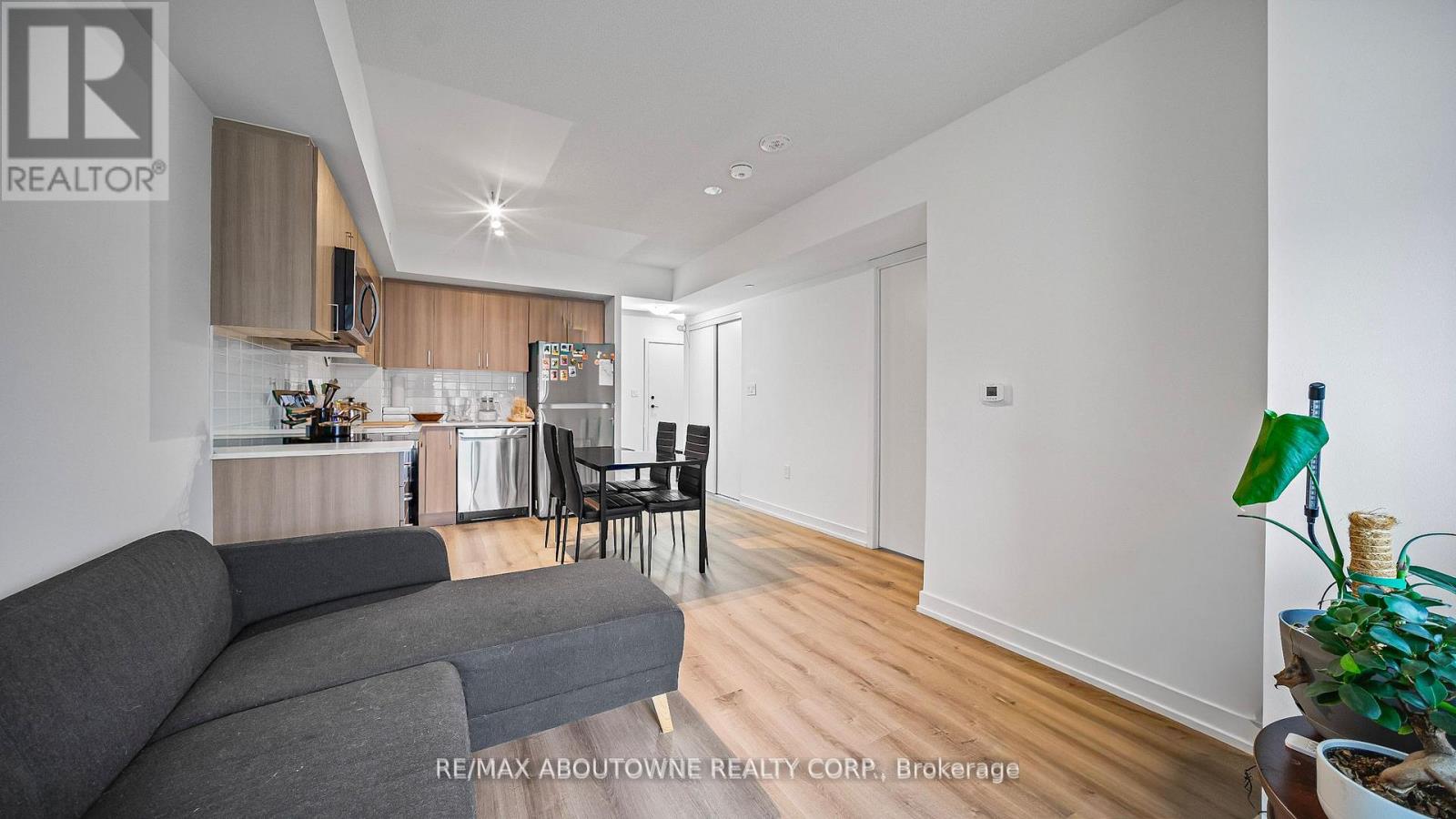 #412 556 MARLEE AVENUE - 13