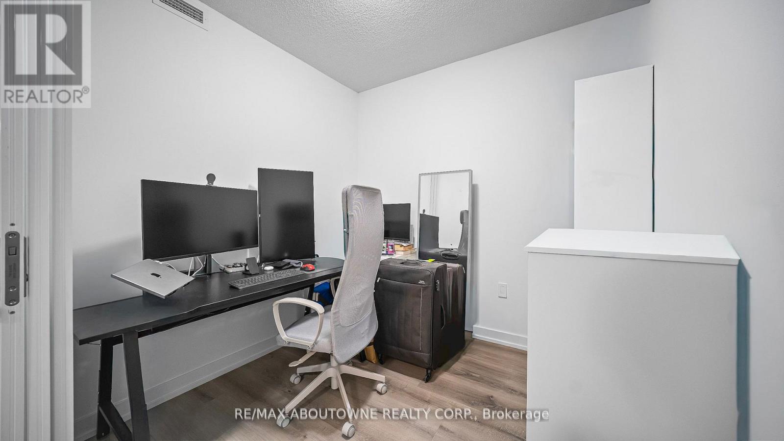 #412 556 MARLEE AVENUE - 3