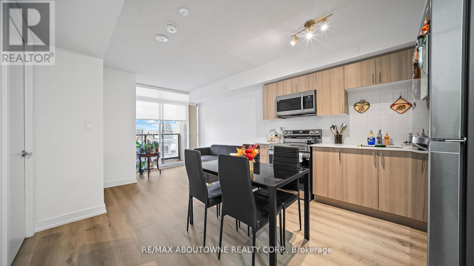 #412 556 MARLEE AVENUE - 9