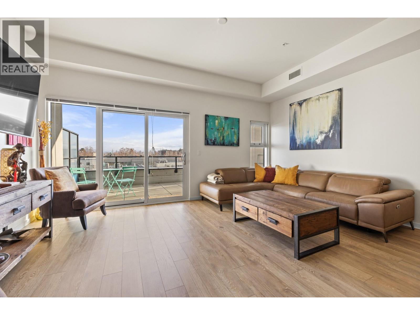 316 3030 Pandosy Street, Kelowna