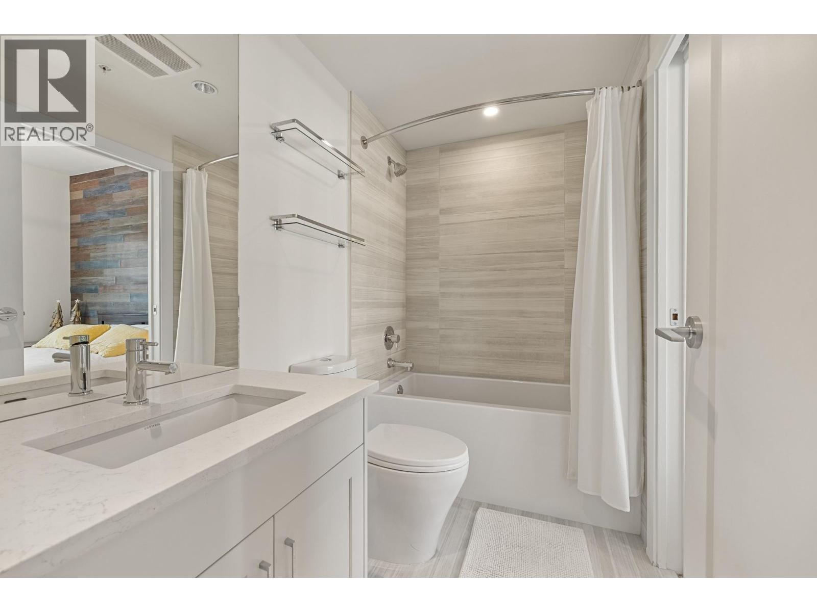 316 3030 Pandosy Street, Kelowna