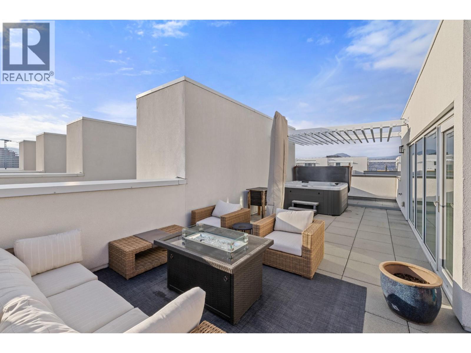 316 3030 Pandosy Street, Kelowna