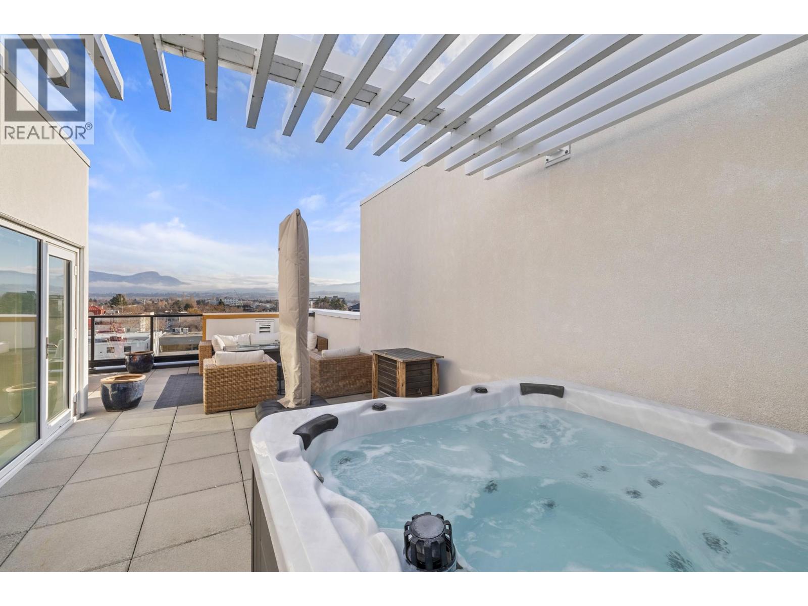 316 3030 Pandosy Street, Kelowna