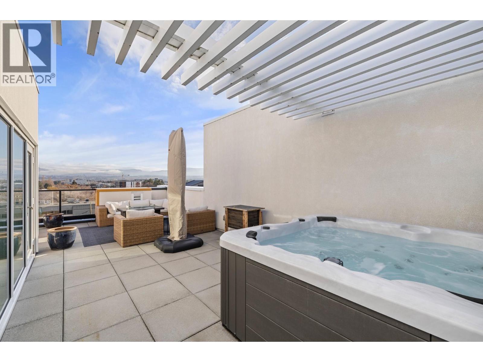 316 3030 Pandosy Street, Kelowna