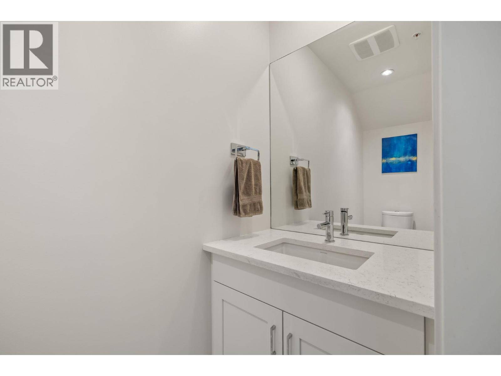 316 3030 Pandosy Street, Kelowna