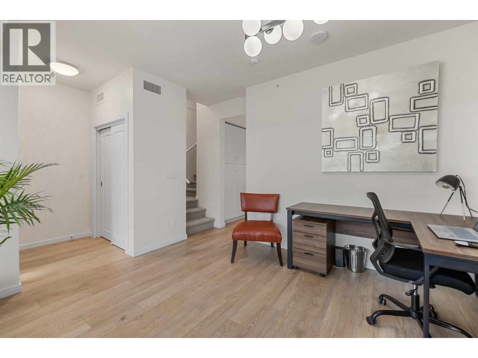 316 3030 Pandosy Street, Kelowna