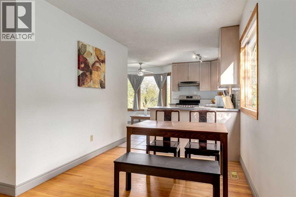 Single Family House Bungalow for Sale in  Hunterwood Road NW Huntington Hills Calgary 