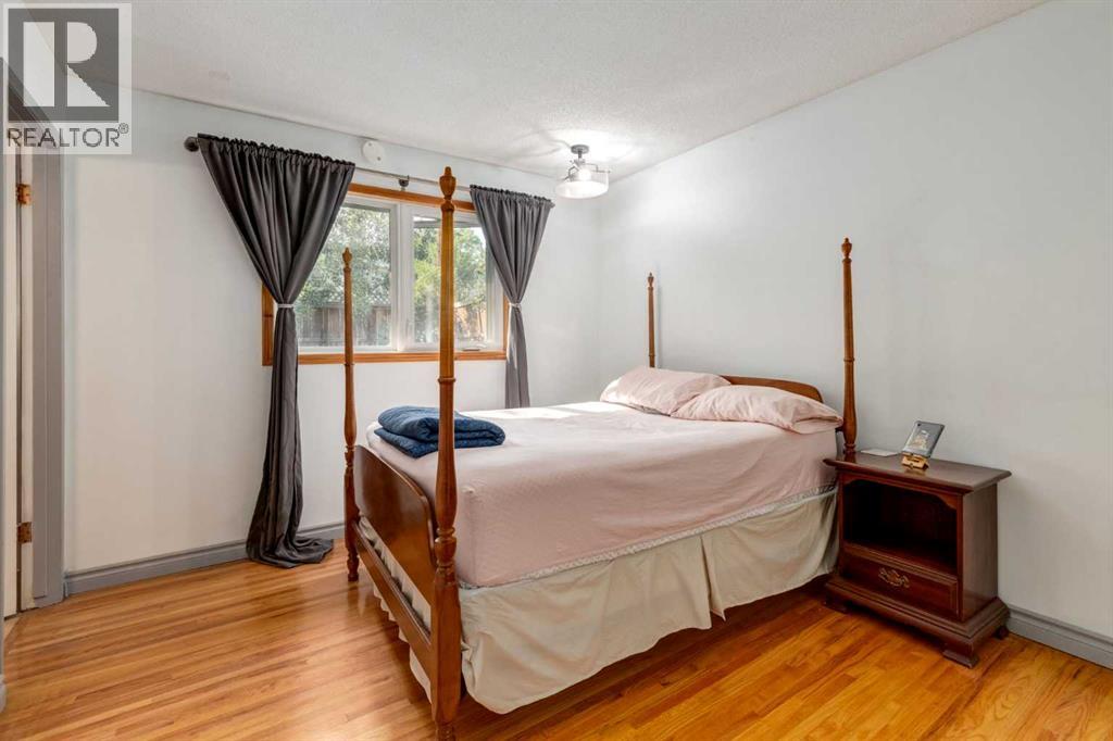 Single Family House Bungalow for Sale in  Hunterwood Road NW Huntington Hills Calgary 