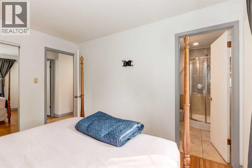 Single Family House Bungalow for Sale in  Hunterwood Road NW Huntington Hills Calgary 