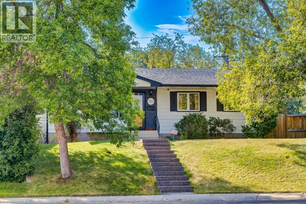 Single Family House Bungalow for Sale in  Hunterwood Road NW Huntington Hills Calgary 