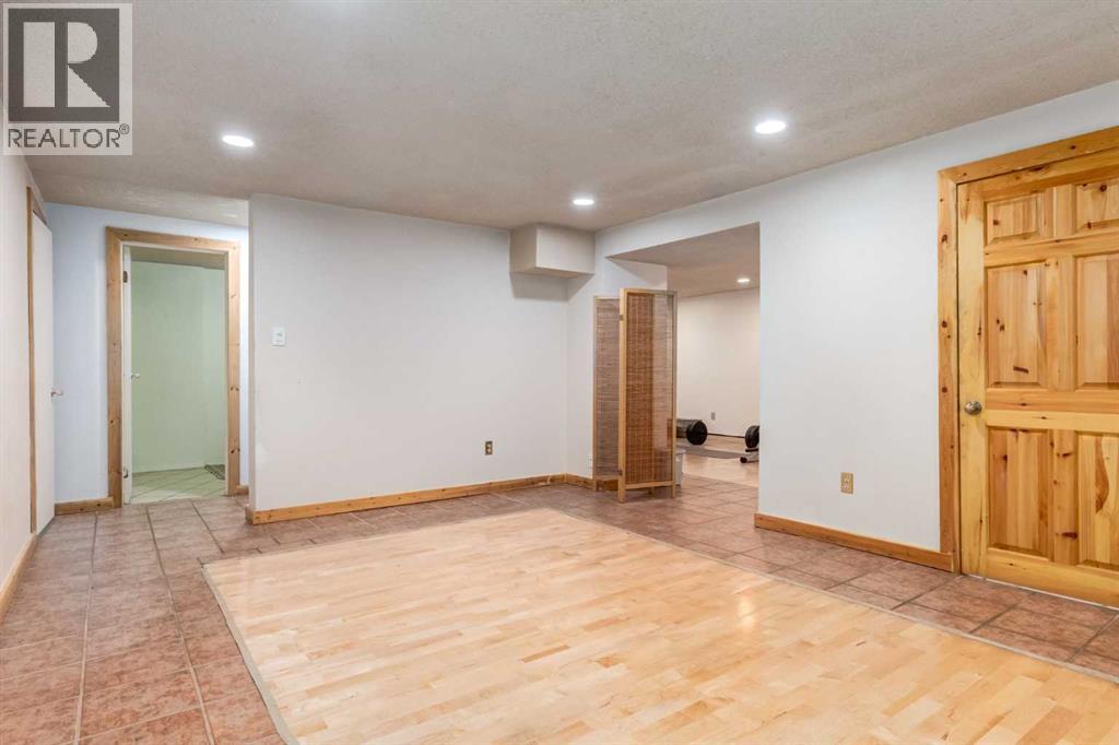 Single Family House Bungalow for Sale in  Hunterwood Road NW Huntington Hills Calgary 