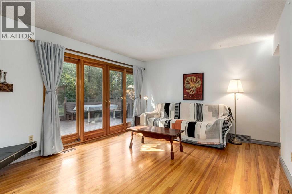 Single Family House Bungalow for Sale in  Hunterwood Road NW Huntington Hills Calgary 