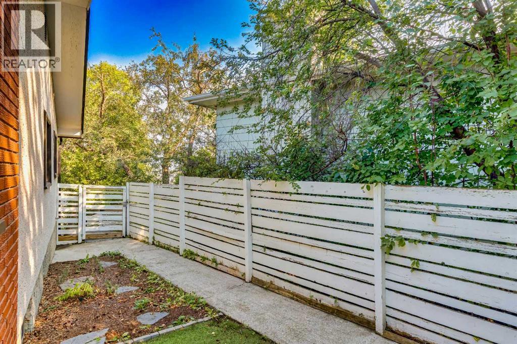 Single Family House Bungalow for Sale in  Hunterwood Road NW Huntington Hills Calgary 