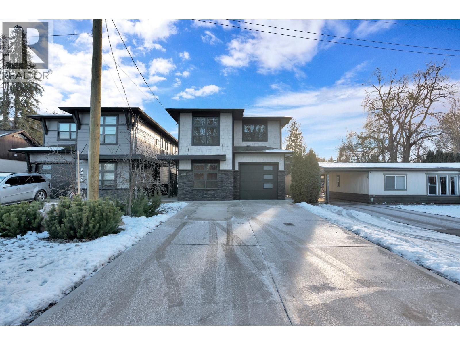 2225 Wilson Avenue, Armstrong