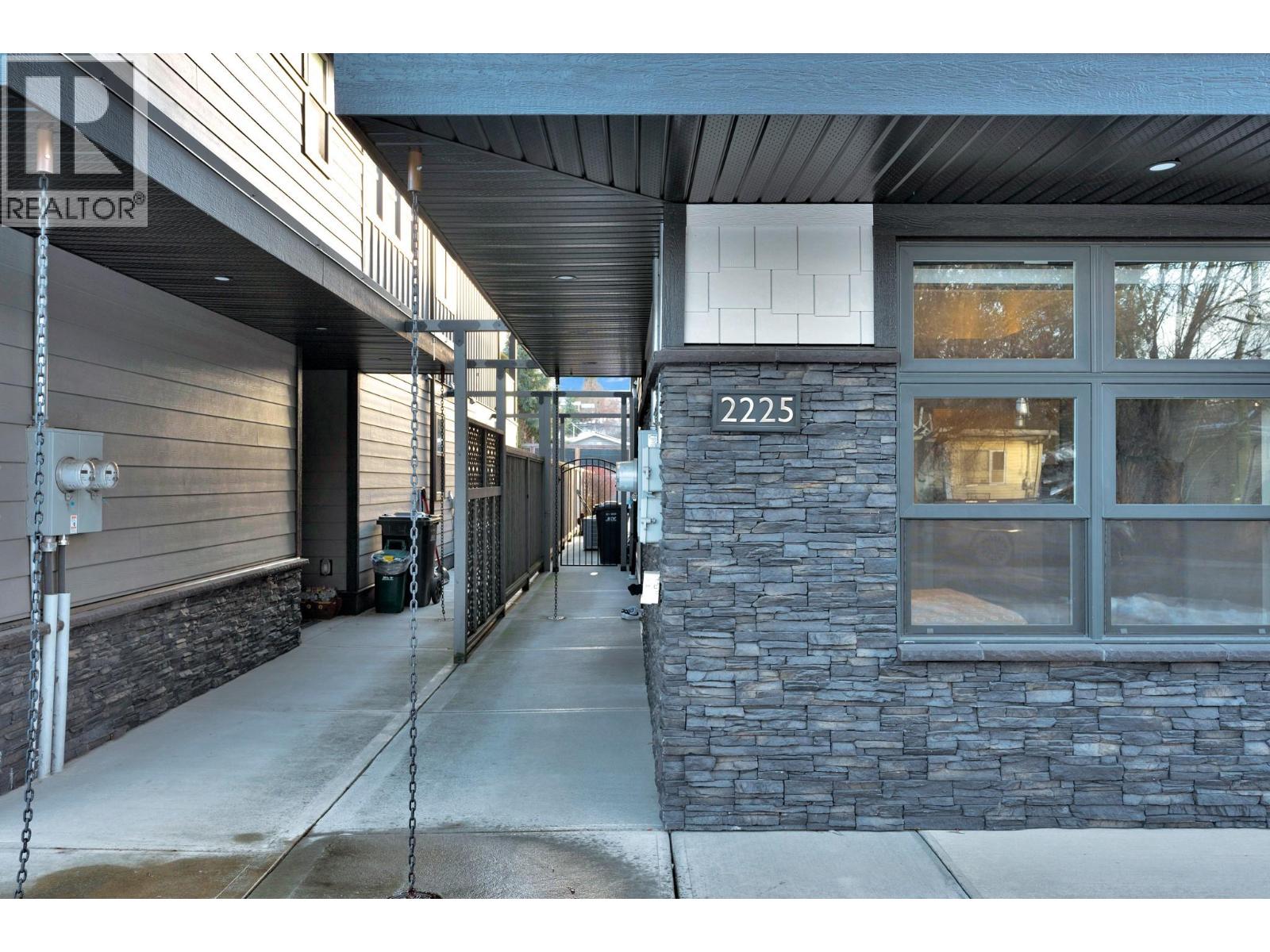 2225 Wilson Avenue, Armstrong