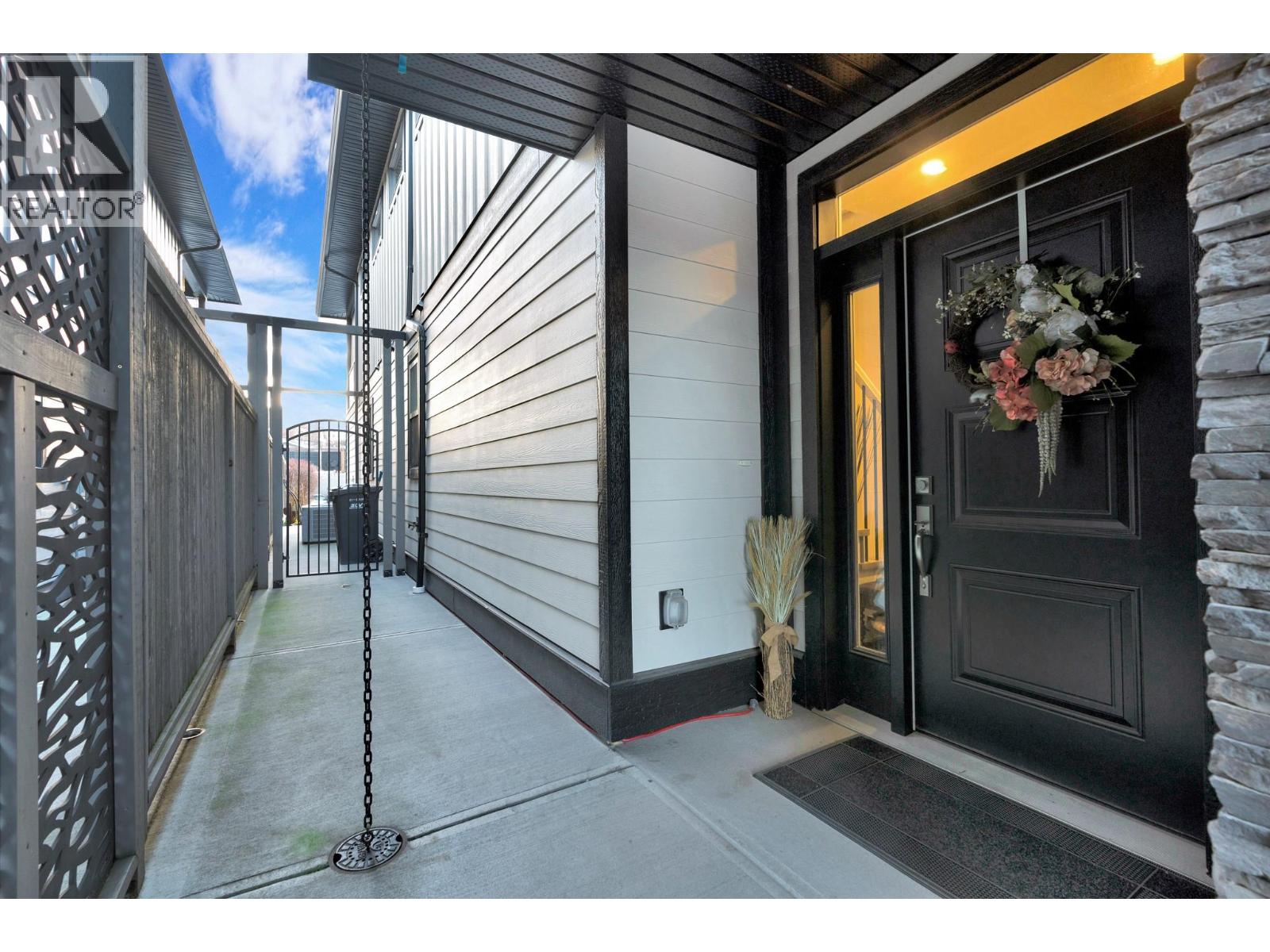 2225 Wilson Avenue, Armstrong