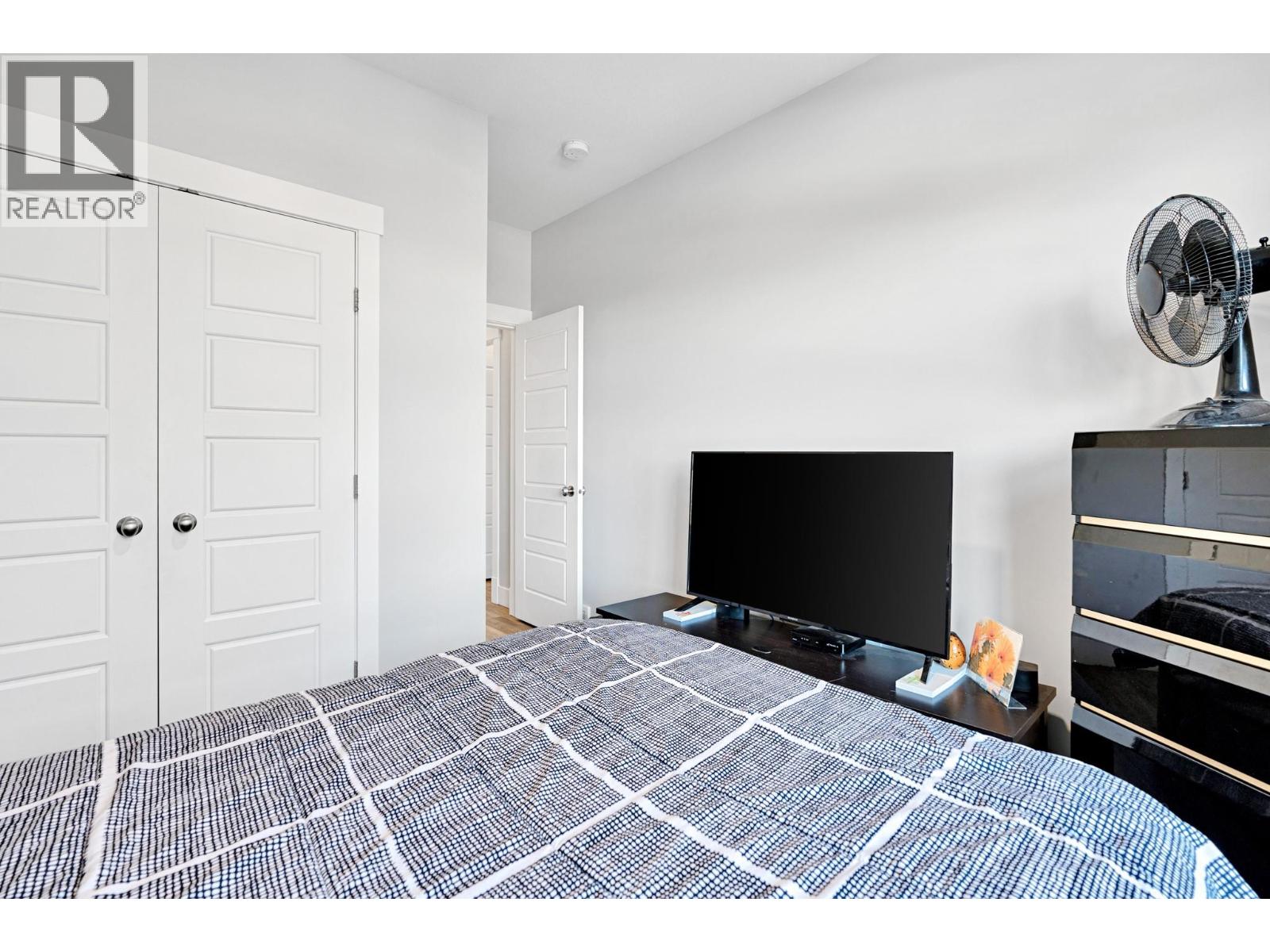 2225 Wilson Avenue, Armstrong