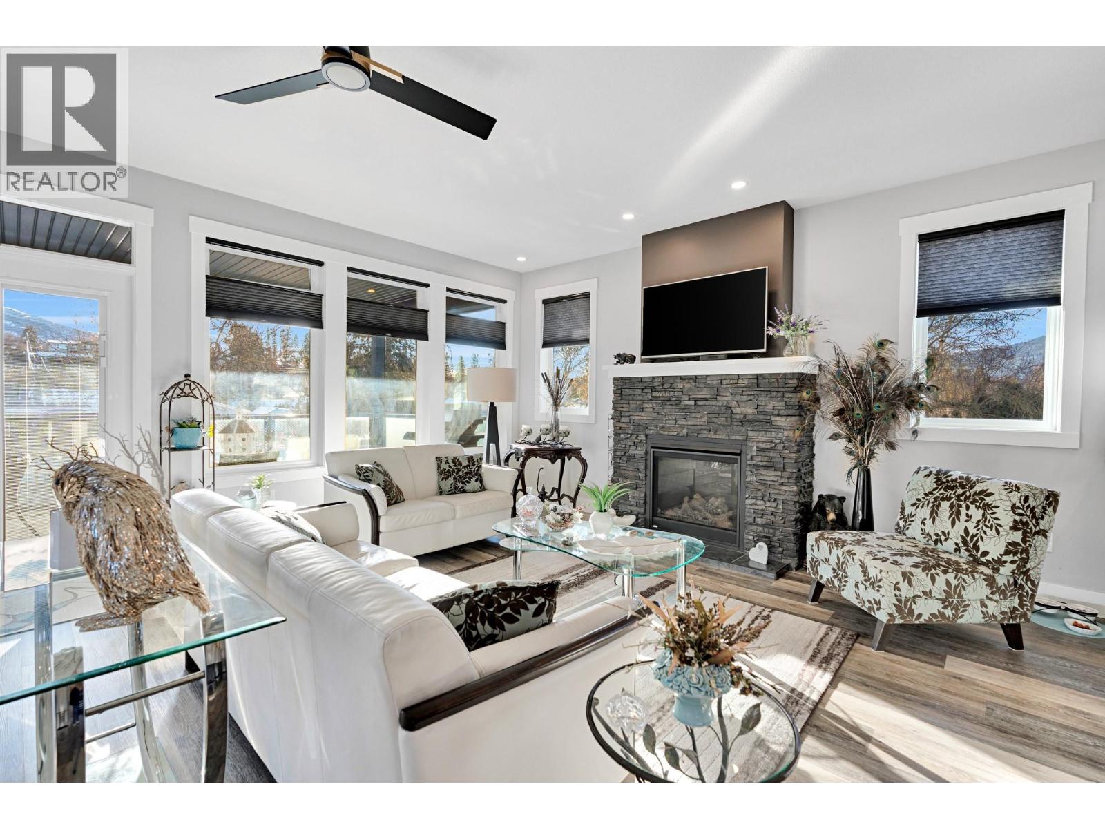 2225 Wilson Avenue, Armstrong