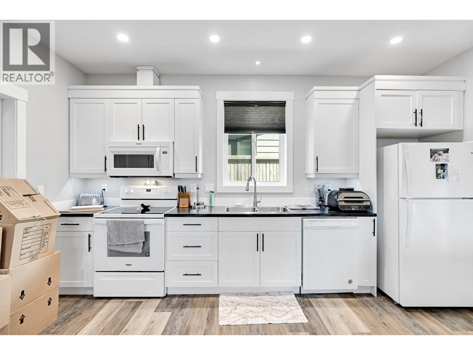 2225 Wilson Avenue, Armstrong