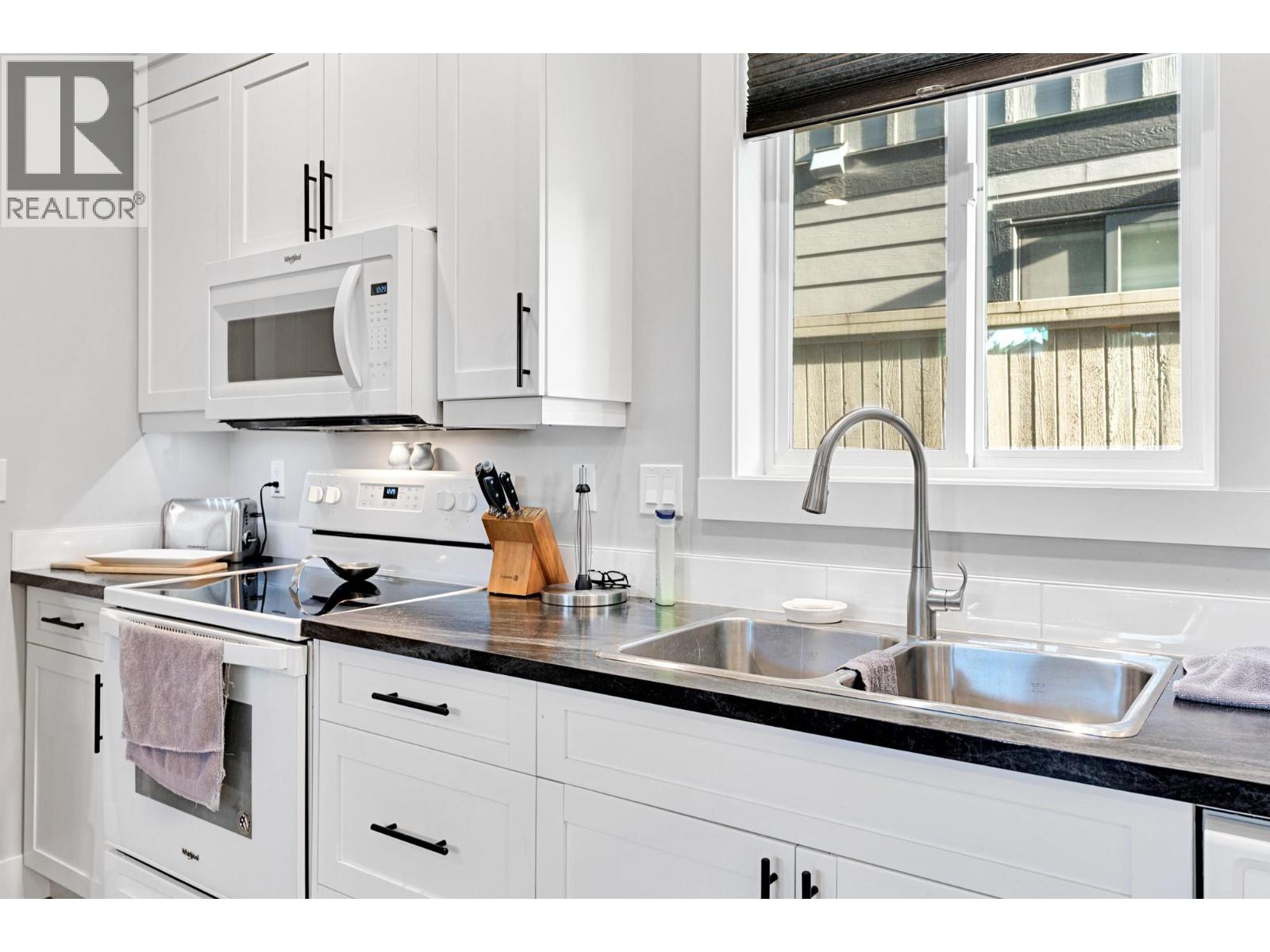 2225 Wilson Avenue, Armstrong