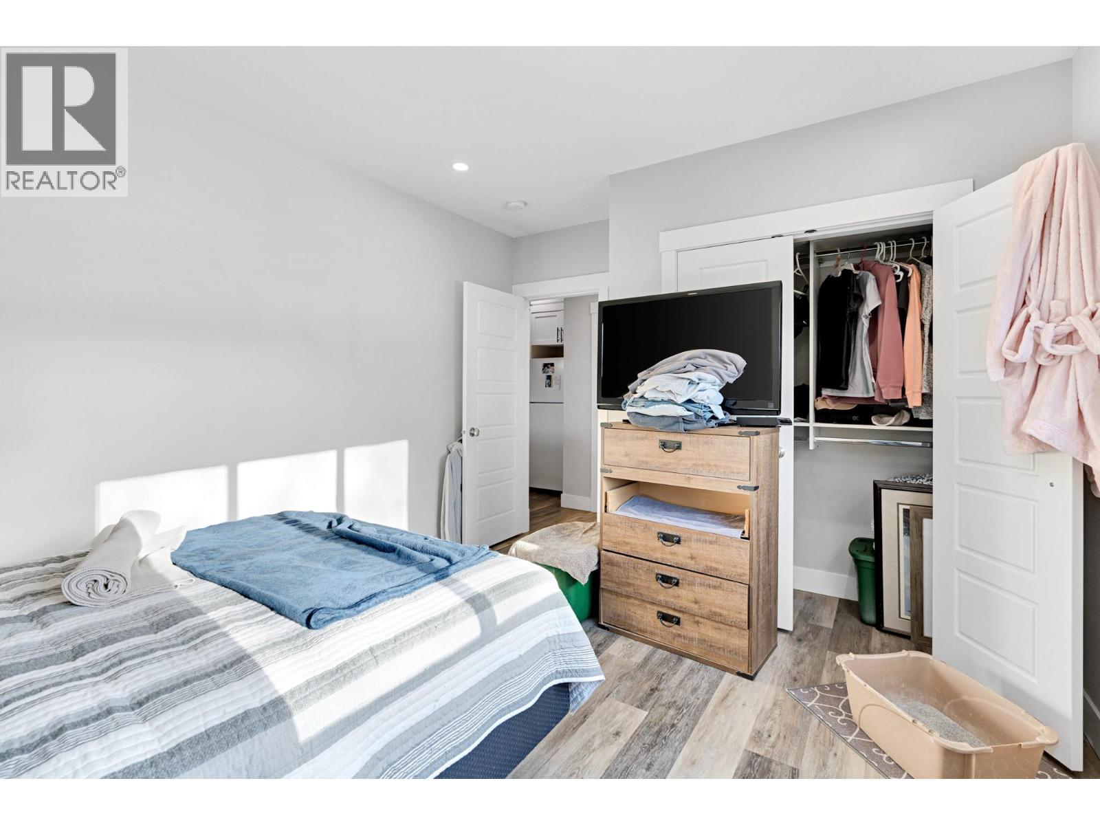 2225 Wilson Avenue, Armstrong