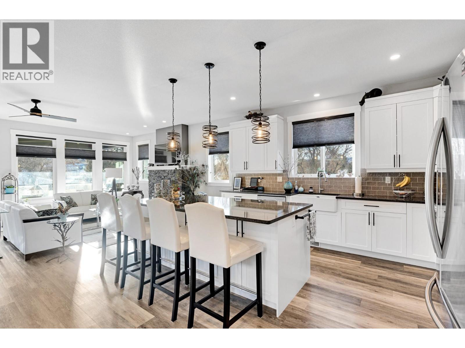 2225 Wilson Avenue, Armstrong