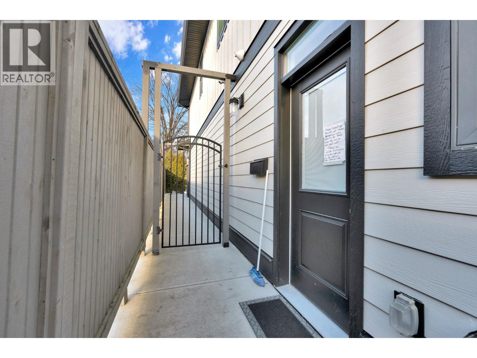 2225 Wilson Avenue, Armstrong