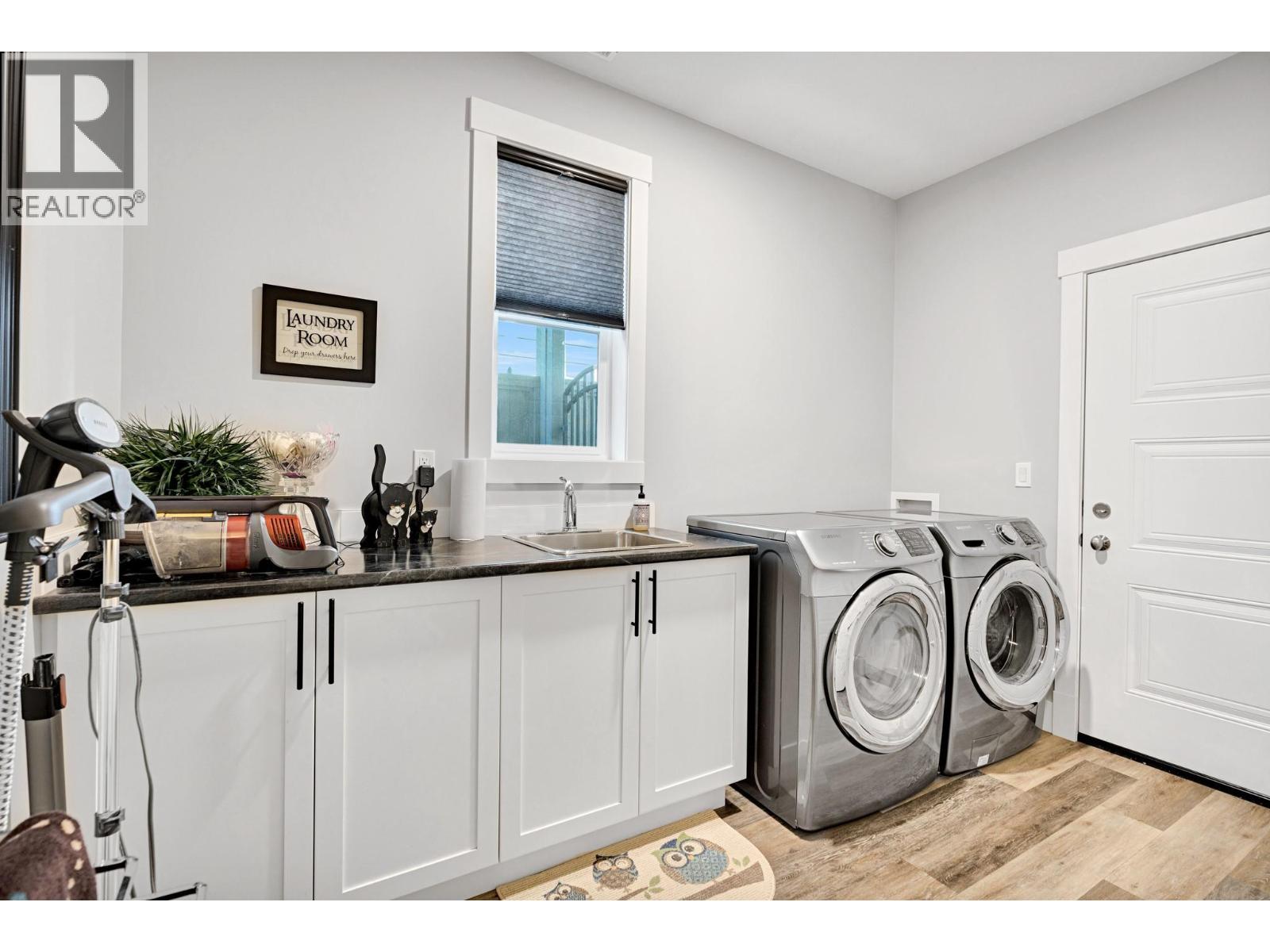 2225 Wilson Avenue, Armstrong