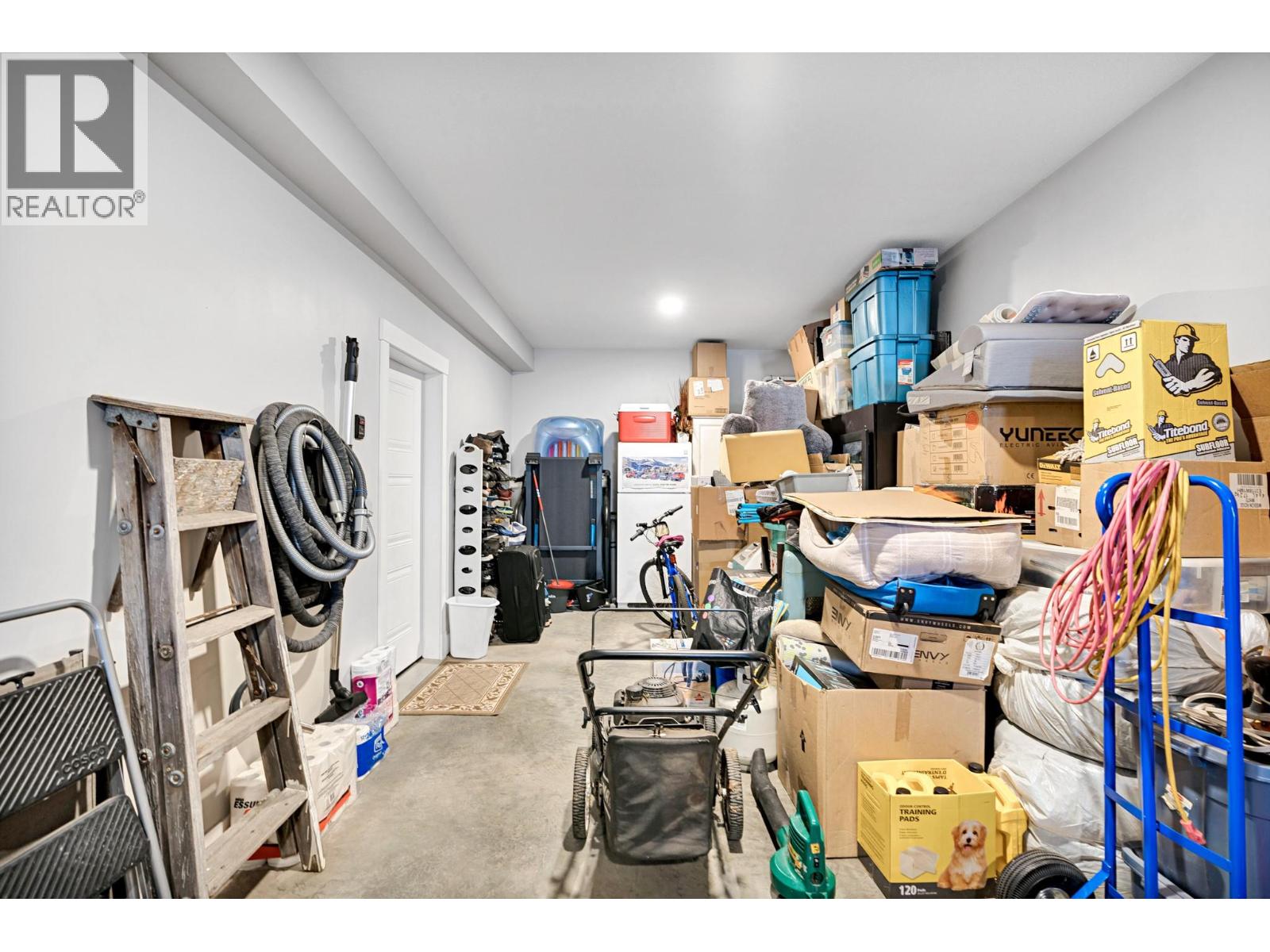 2225 Wilson Avenue, Armstrong