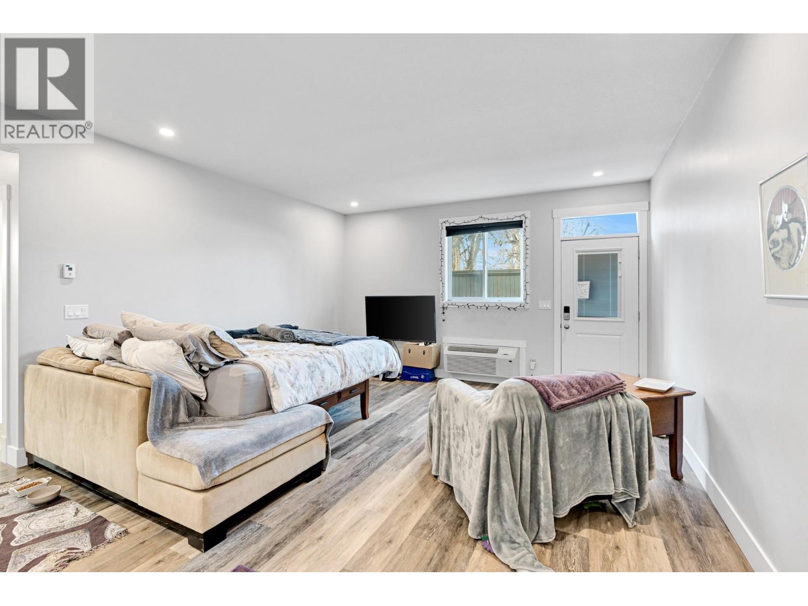 2225 Wilson Avenue, Armstrong