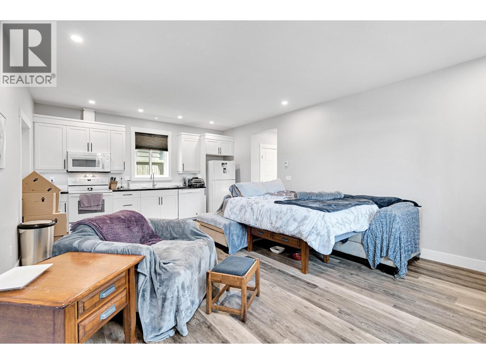 2225 Wilson Avenue, Armstrong