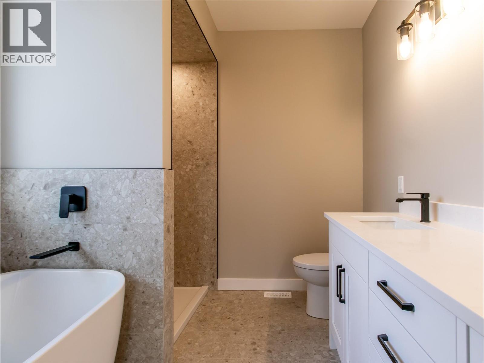  1721 9 Street Southeast, Salmon Arm