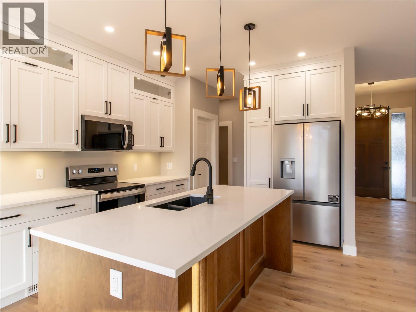  1721 9 Street Southeast, Salmon Arm