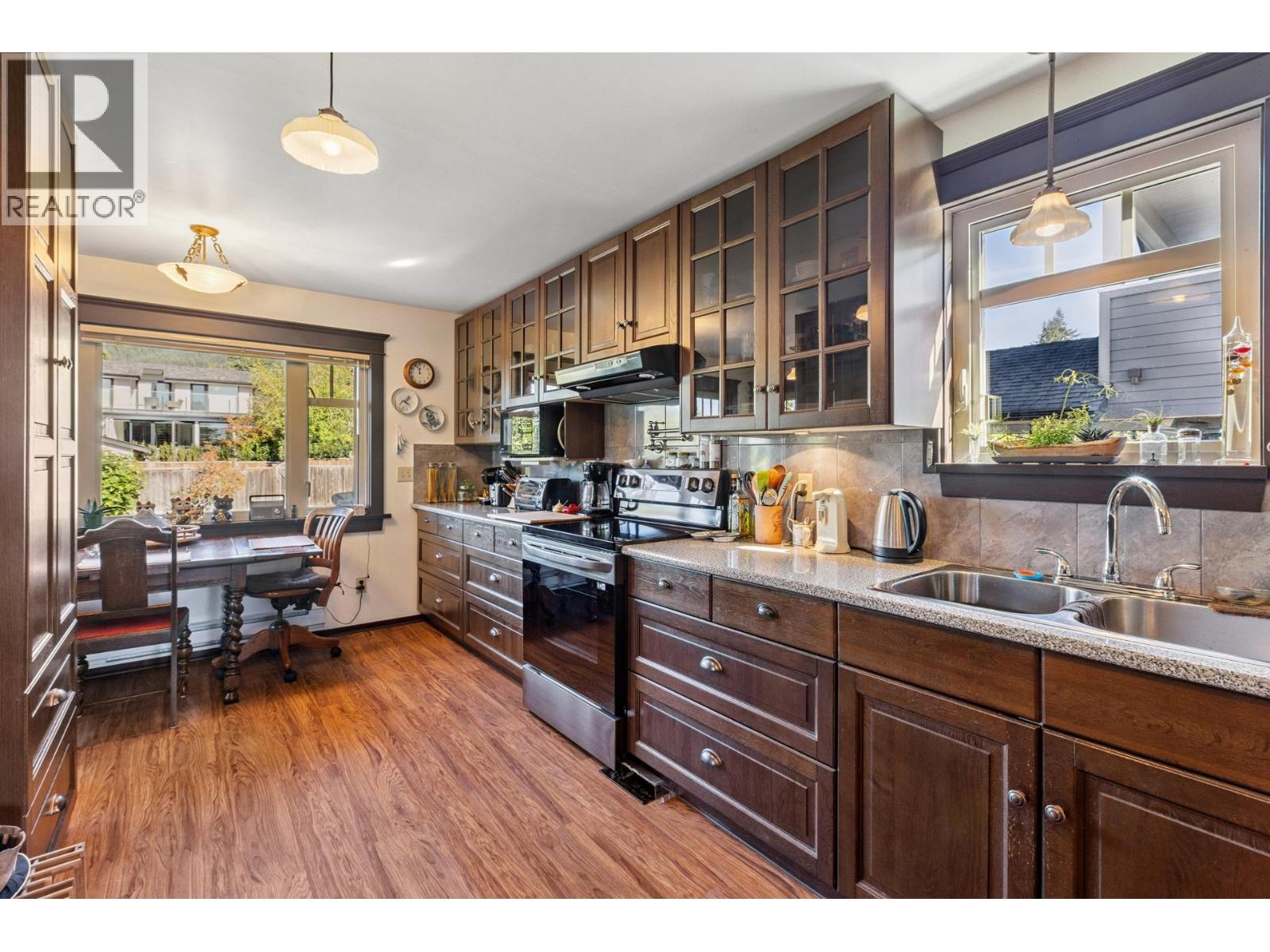 234 W WINDSOR ROAD, North Vancouver