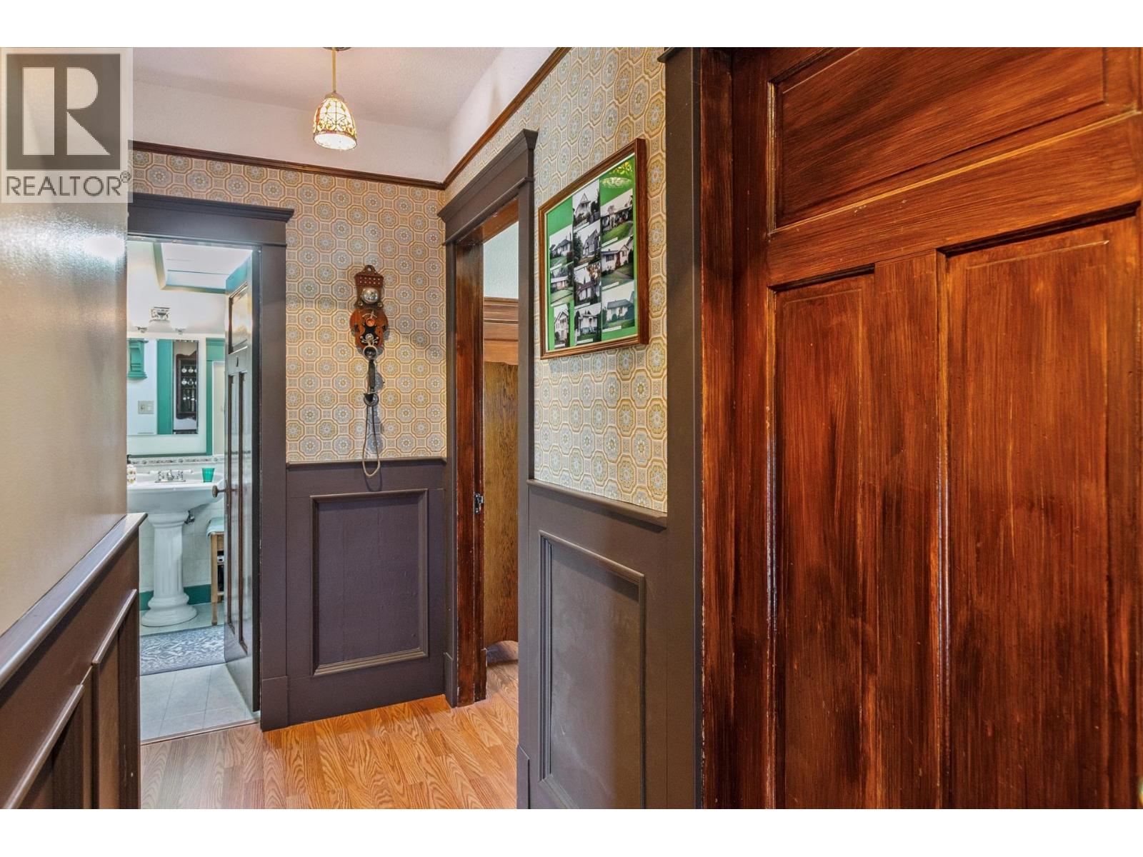 234 W WINDSOR ROAD, North Vancouver