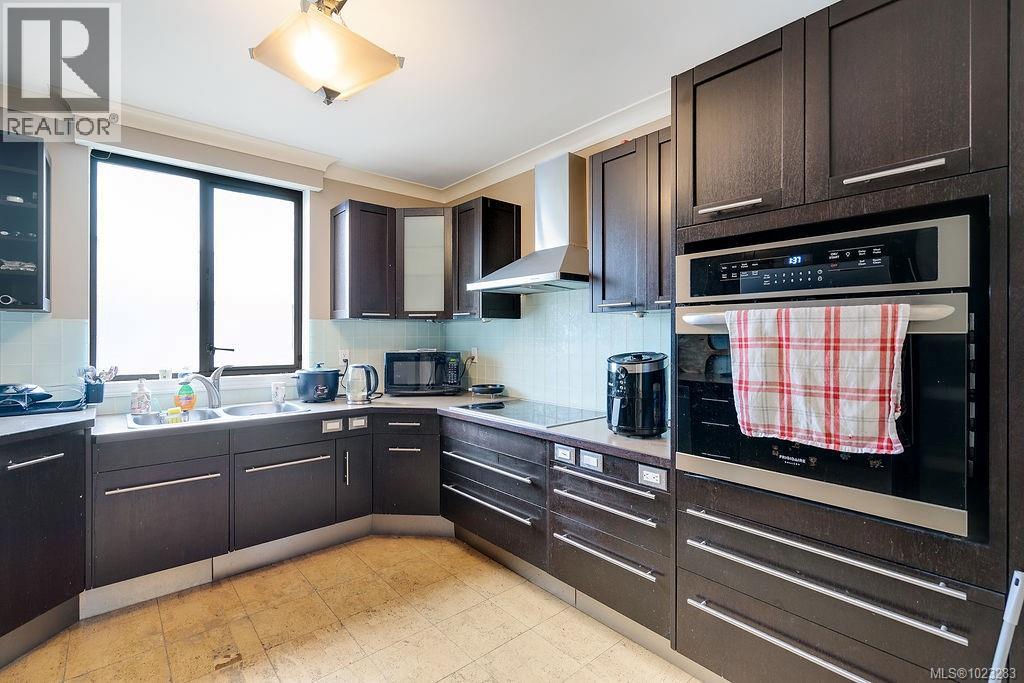 1003 1034 Johnson Street, Victoria