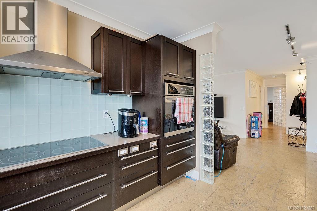 1003 1034 Johnson Street, Victoria