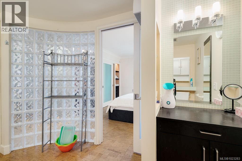 1003 1034 Johnson Street, Victoria