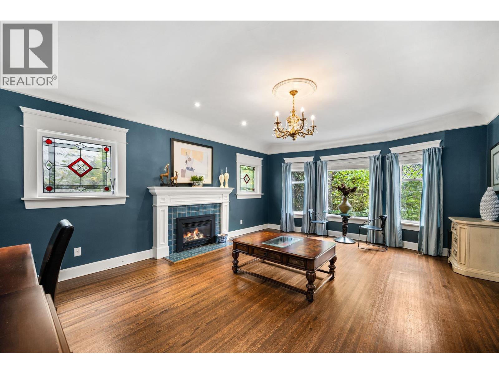 6050 ATHLONE STREET - Photo 3 of 32, Vancouver, British Columbia