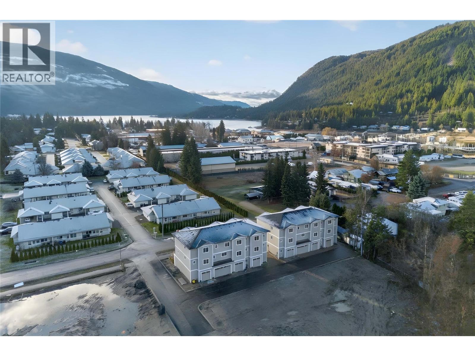 4 222 Temple Street, Sicamous