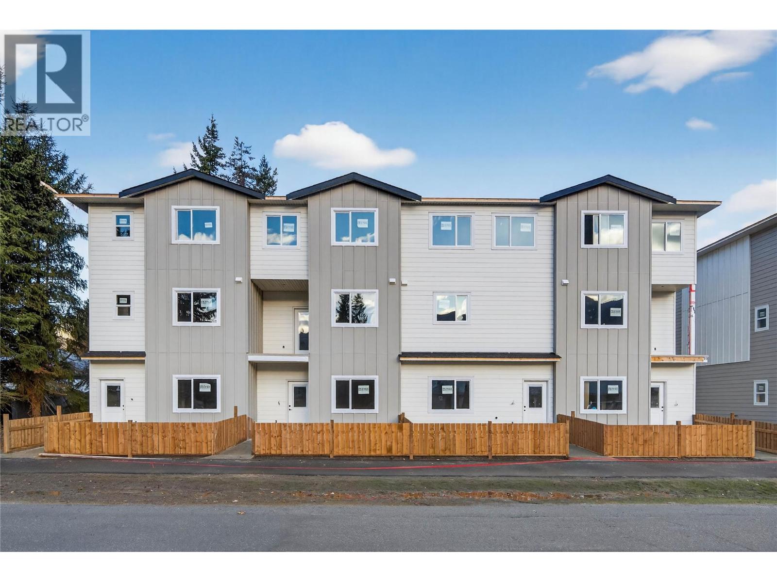 4 222 Temple Street, Sicamous