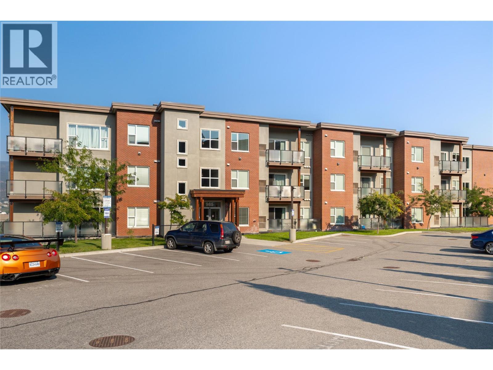 208 985 ACADEMY Way, Kelowna