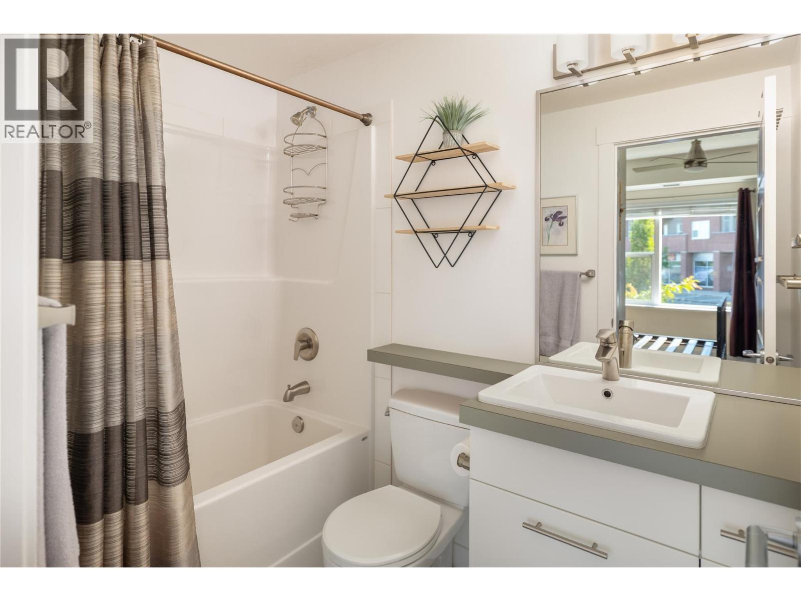 208 985 ACADEMY Way, Kelowna