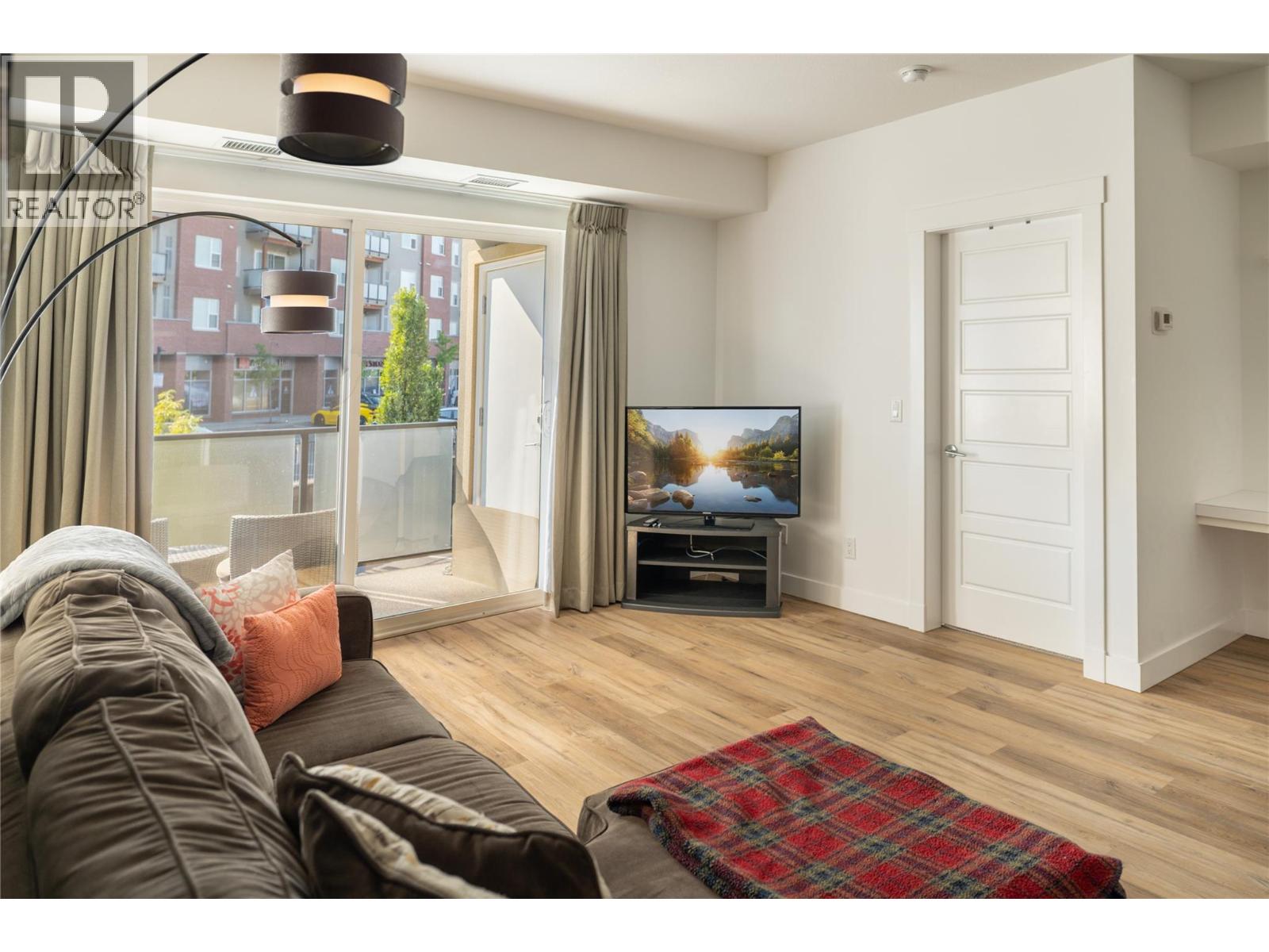 208 985 ACADEMY Way, Kelowna