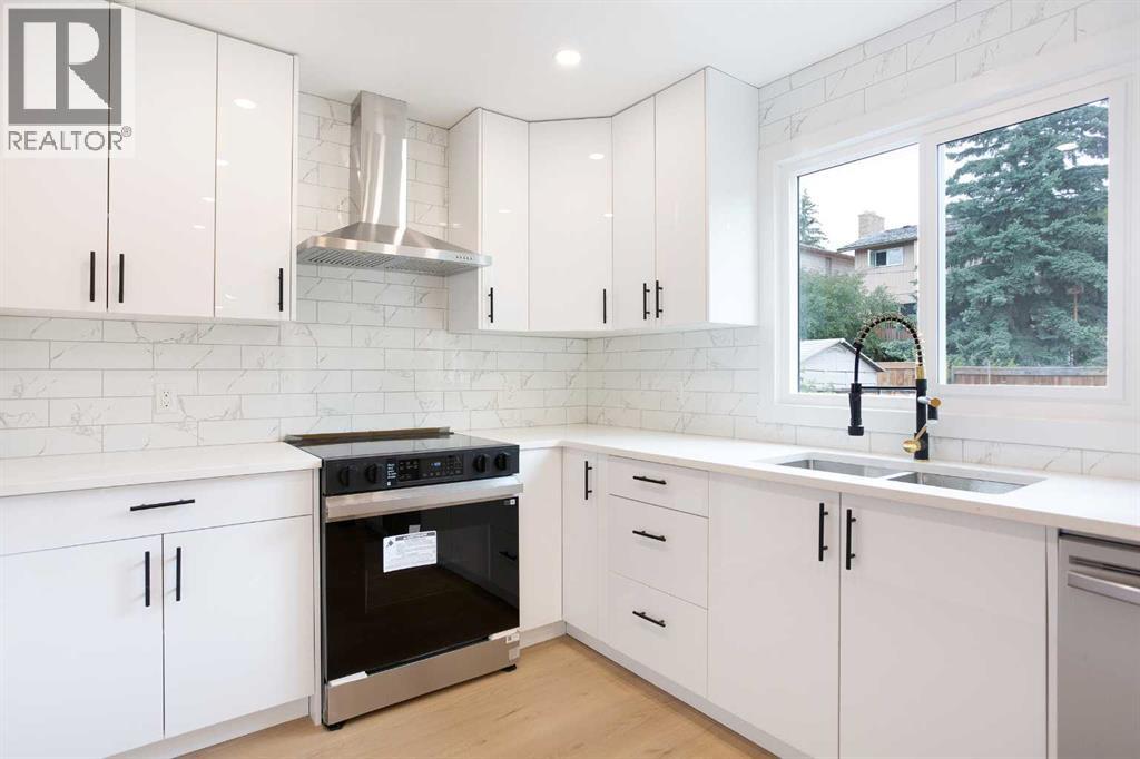 24 Hawkwood Crescent NW, Calgary, Alberta