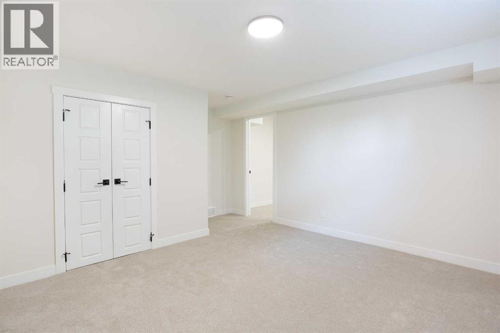 Single Family House for Sale in  Hawkwood Crescent NW Hawkwood Calgary 